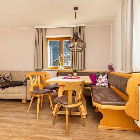 Herzerl-Chalet Appartements ฟลาคเฮา ภายนอก รูปภาพ